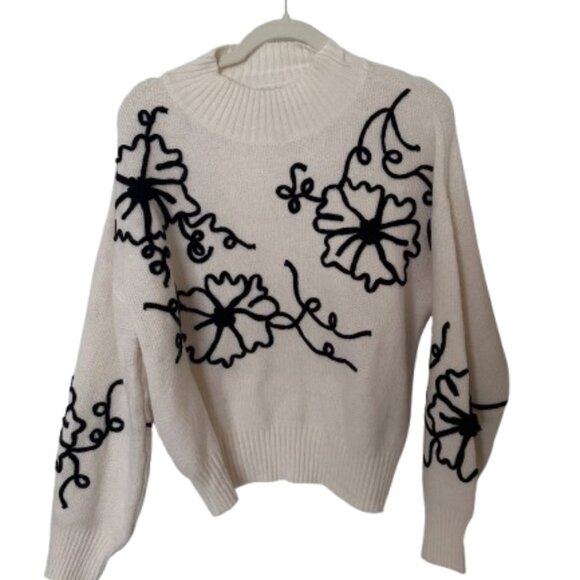 Embossed flower sweater - Picture 1 of 2